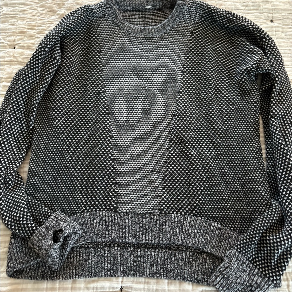 Lululemon Black and Grey Sweater